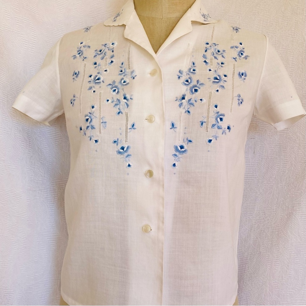 Vtg XS white  embroidered short sleeve linen blouse